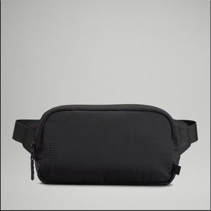 Lululemon • Mini Belt Bag - Black